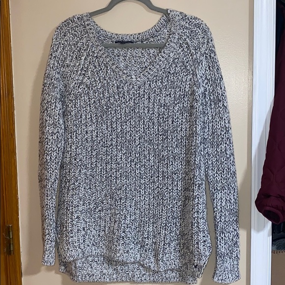 American Eagle Outfitters Sweaters - American eagle V-neck sweater